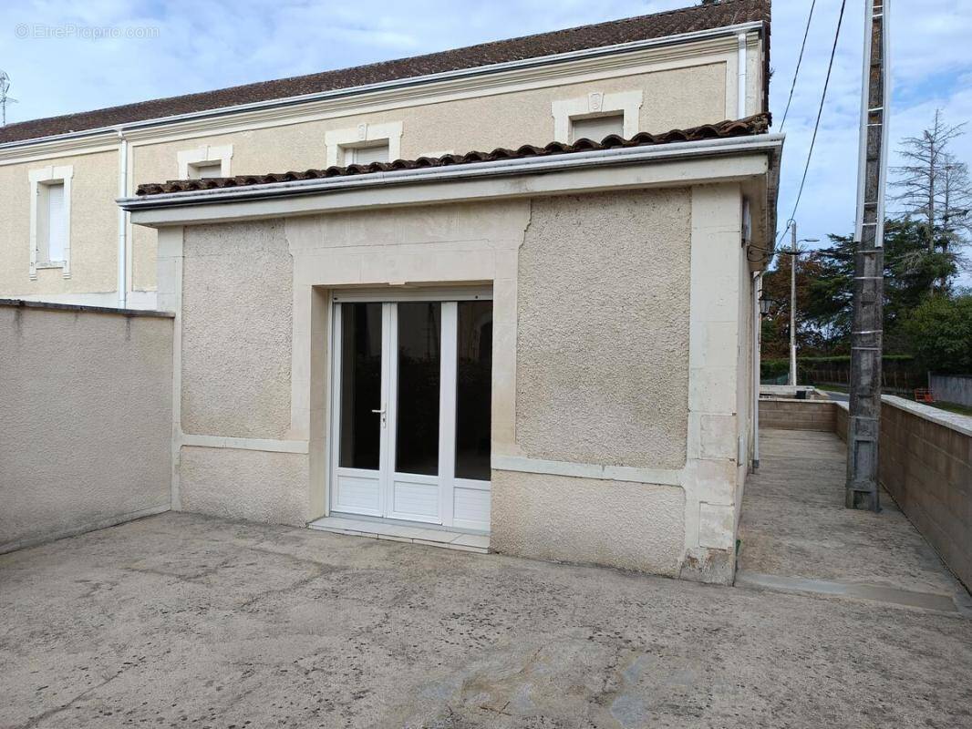 Maison à MENESPLET