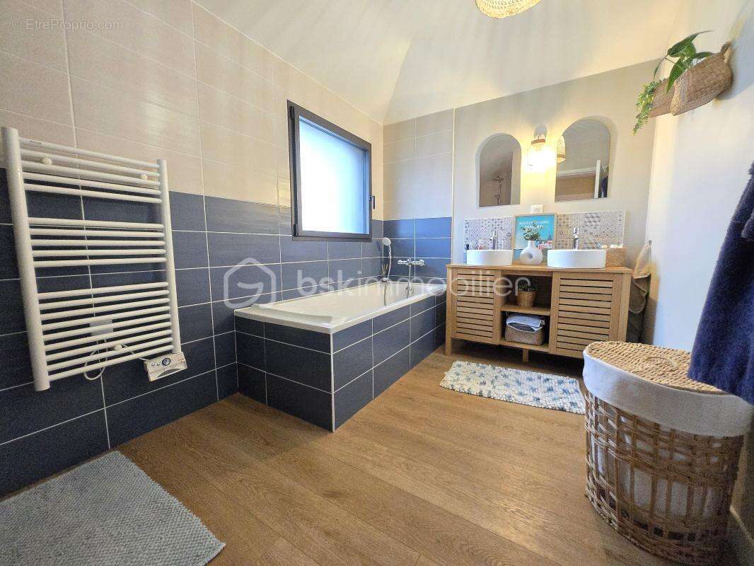 Maison contemporaine 2021 – Belles prestations, vie de plain-pied et cadre calme – 152 m² - photo 22