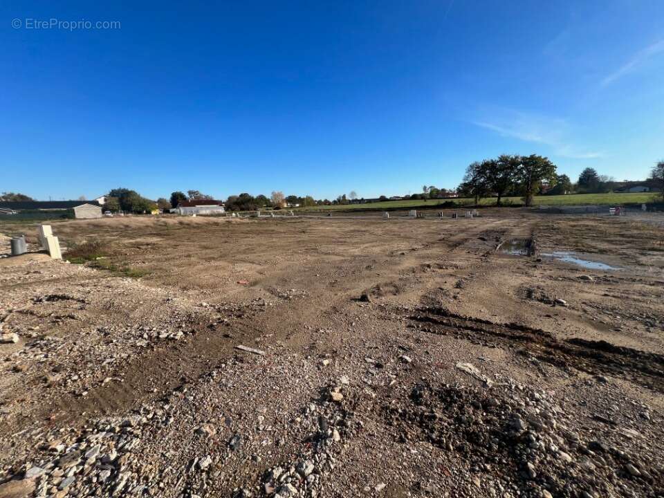 Terrain 401 m² à Attignat  - photo 2