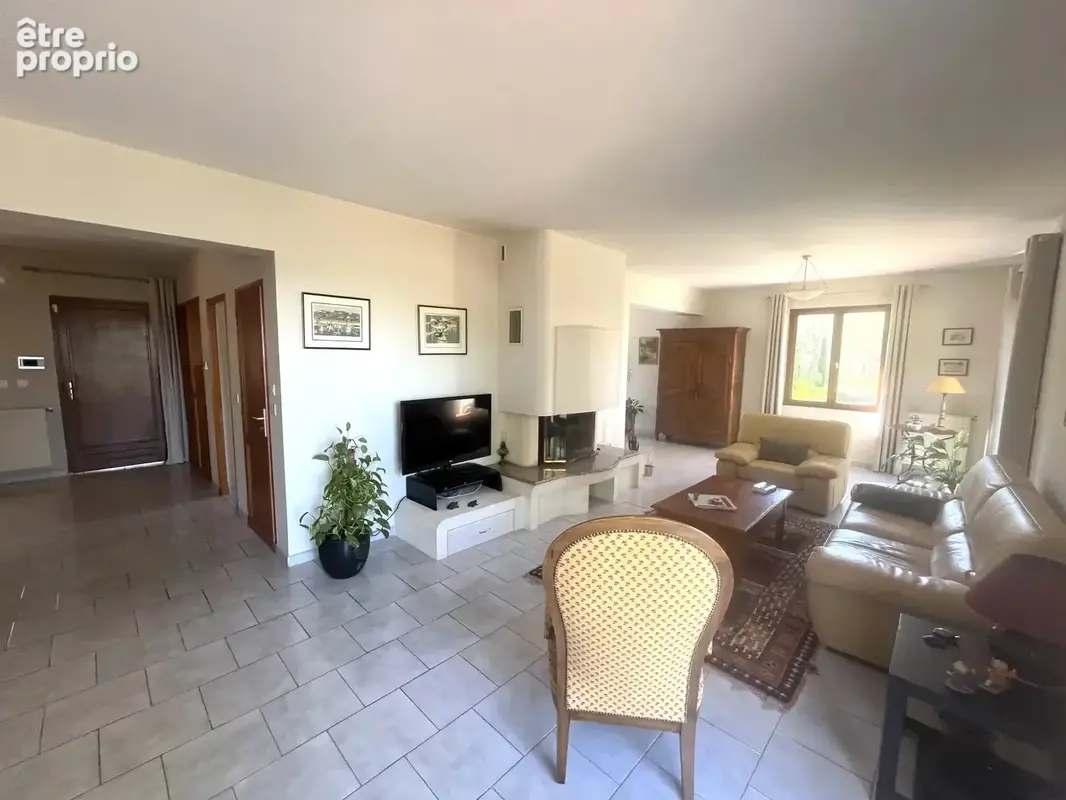 Gardanne maison familiale de 218 m2 au calme sur 3535 m3 de terrain - photo 4