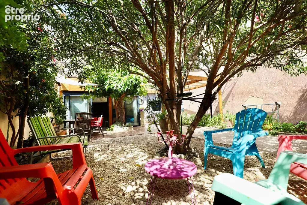 Maison vigneronne de 195 m2 avec cours, terrasses, grange à Séri - photo 2