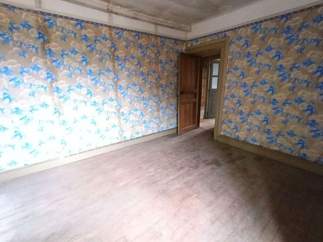 Maison à SAINT-SULPICE-LES-CHAMPS