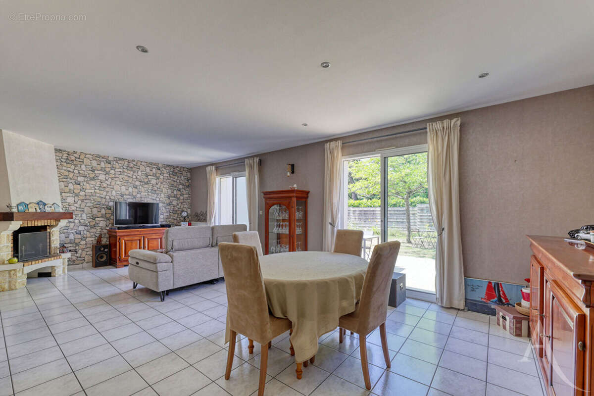 Maison à MONTAIGU