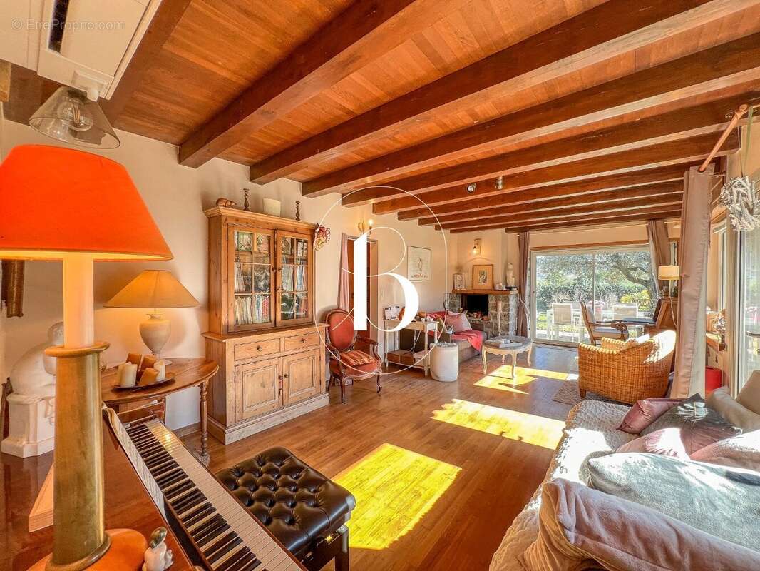 Maison à VALLON-PONT-D&#039;ARC