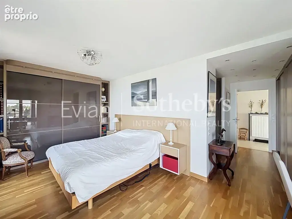 Evian-les-Bains – Appartement T4 en attique avec vue panoramique sur le lac - photo 11