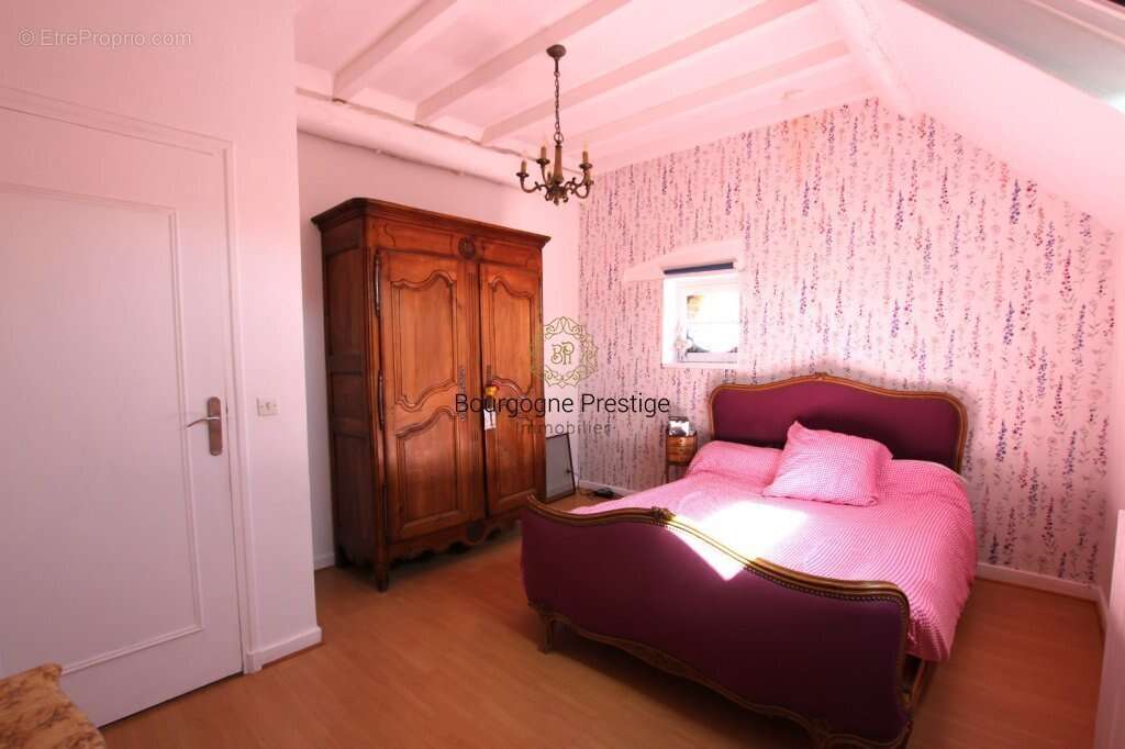 Maison à SAINT-GENGOUX-LE-NATIONAL