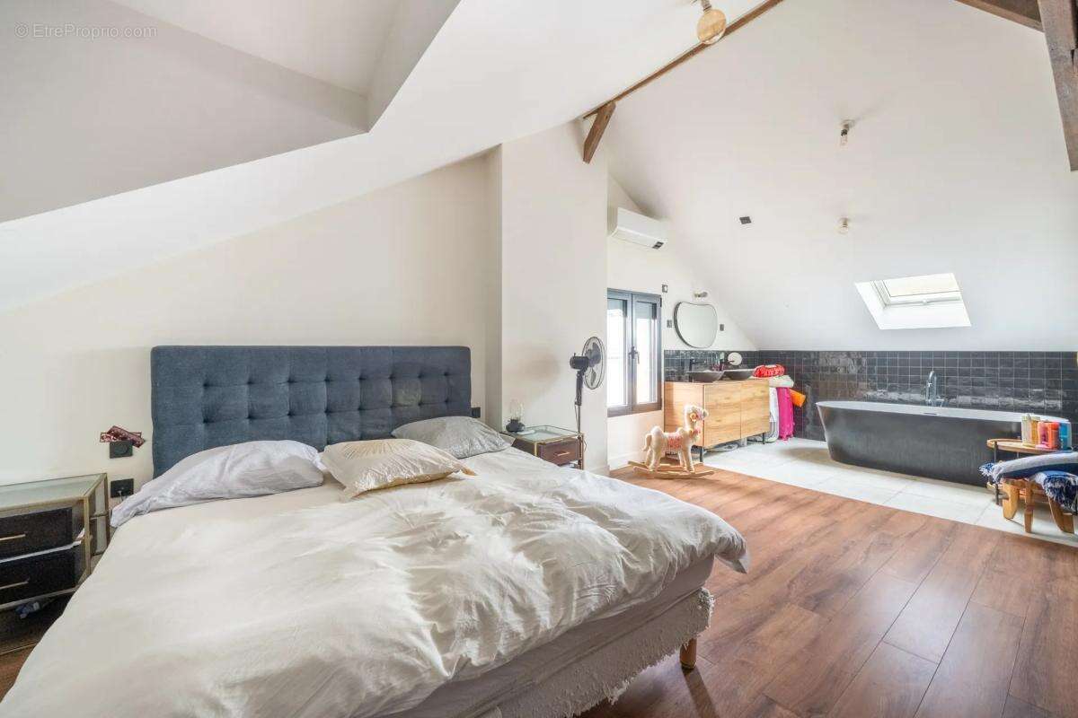 Maison à CHANTELOUP-LES-VIGNES