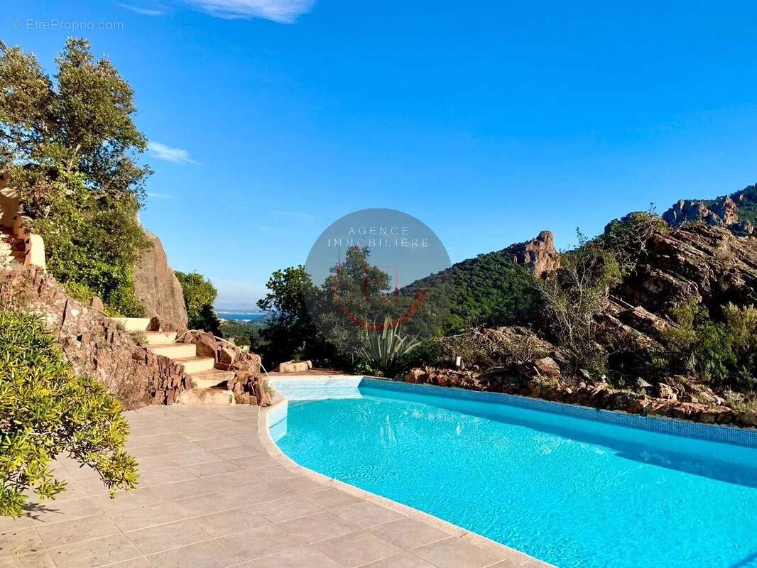 Maison à MANDELIEU-LA-NAPOULE