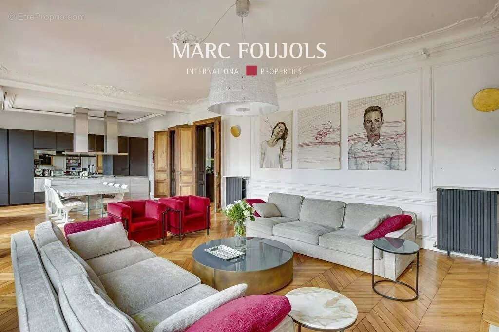 Appartement à PARIS-16E