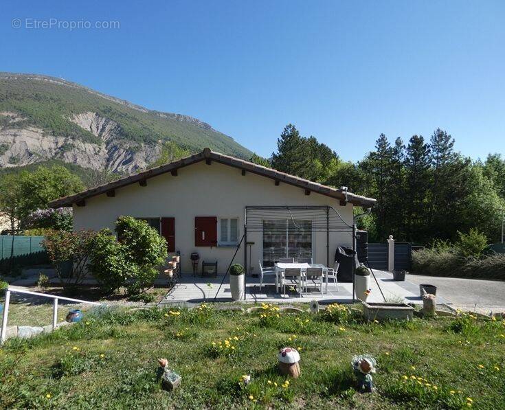 Maison à ASPRES-SUR-BUECH