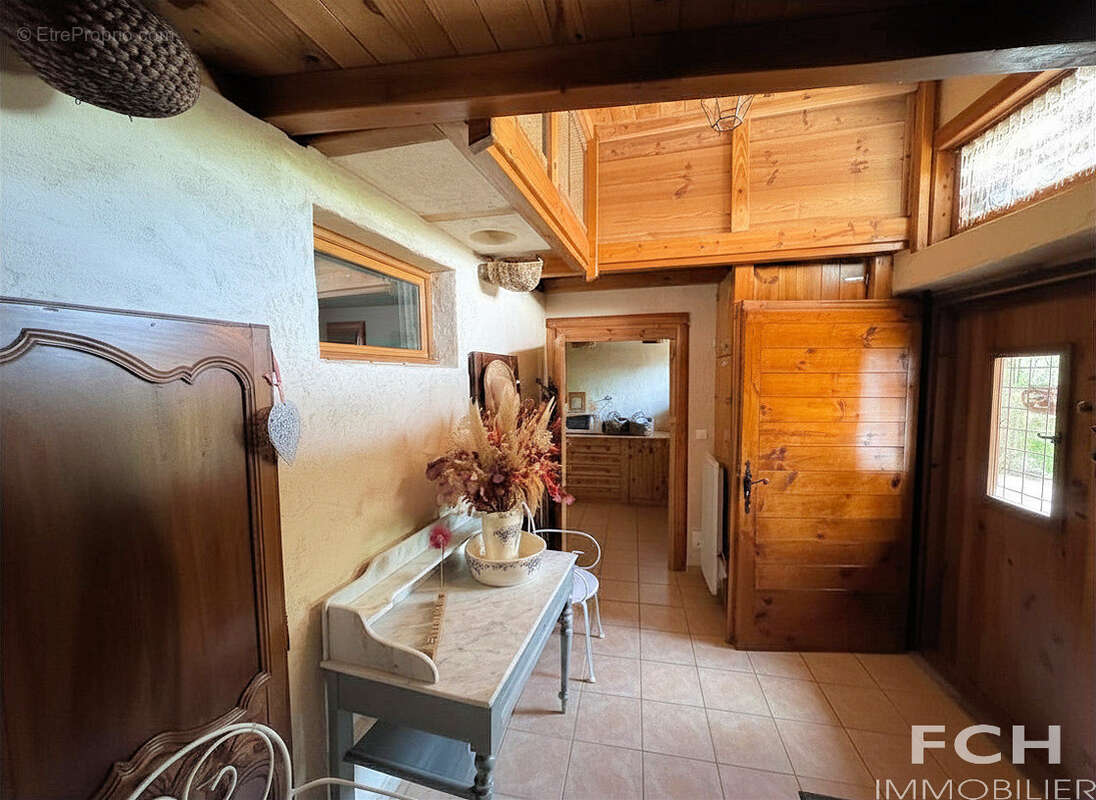 Maison de campagne avec 2 garages et dépendances - photo 8