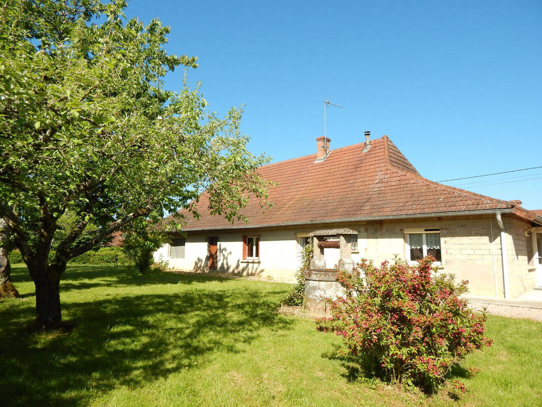 Photo 1 - Maison à BLETTERANS
