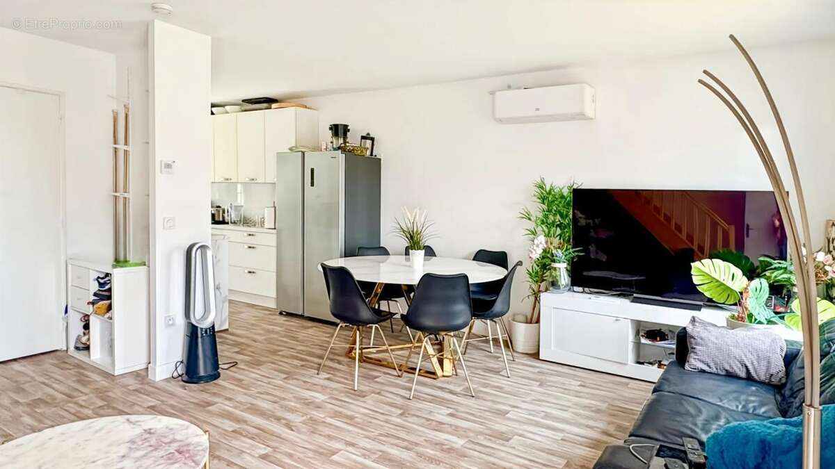 Maison à PARAY-DOUAVILLE