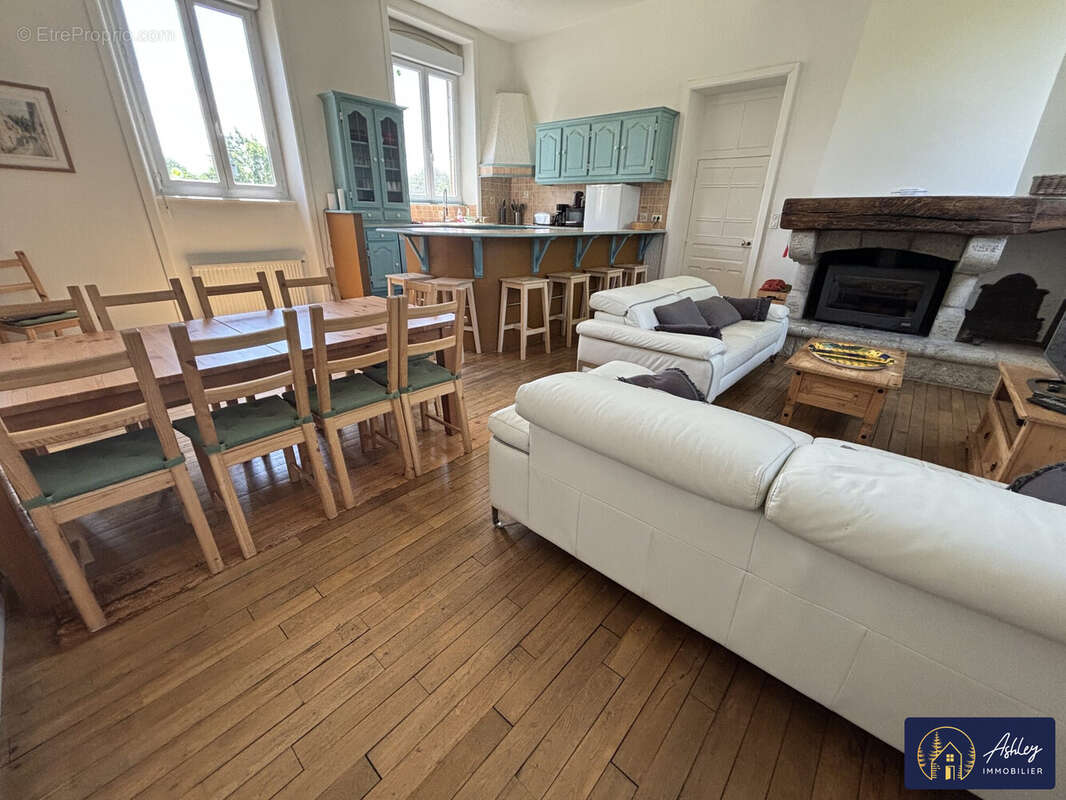 Maison 5 pièces RIOM-ES-MONTAGNES (Cantal) - Maison à RIOM-ES-MONTAGNES