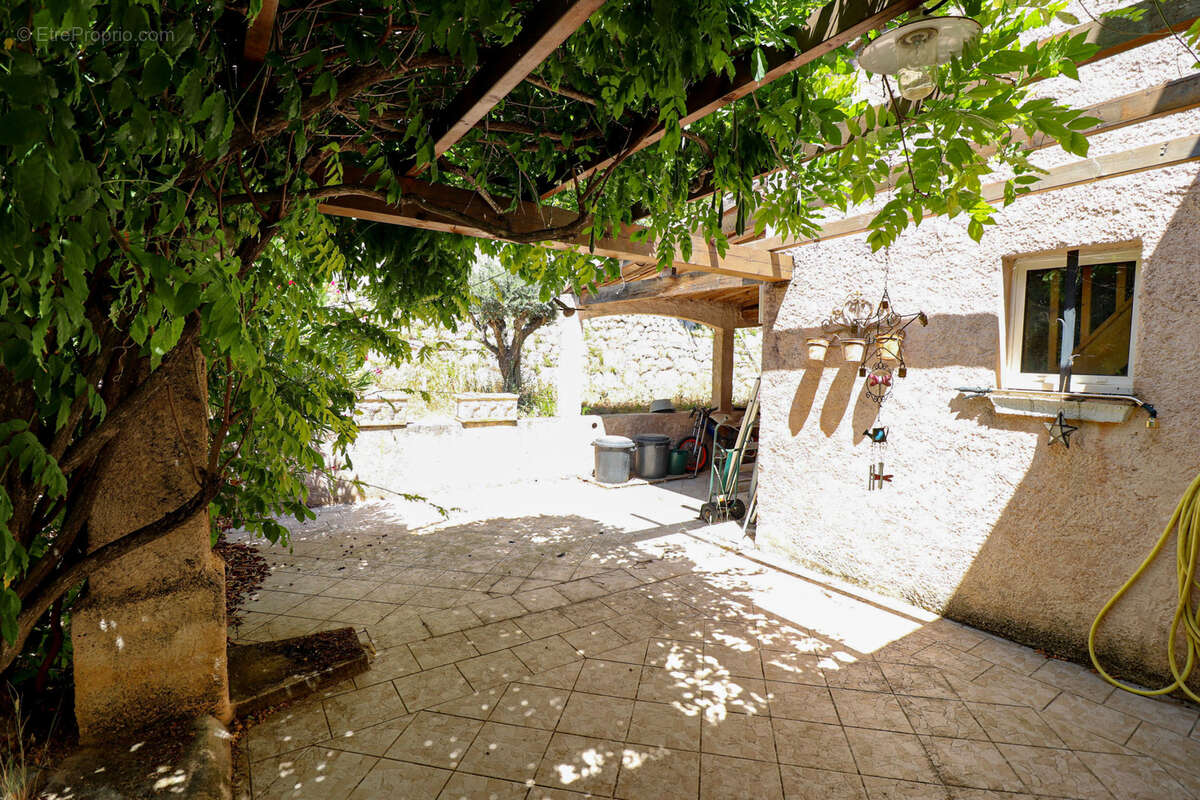 Flayosc exclusivite villa 136m2 3 chambres sur terrain 900m2 avec piscine - photo 18