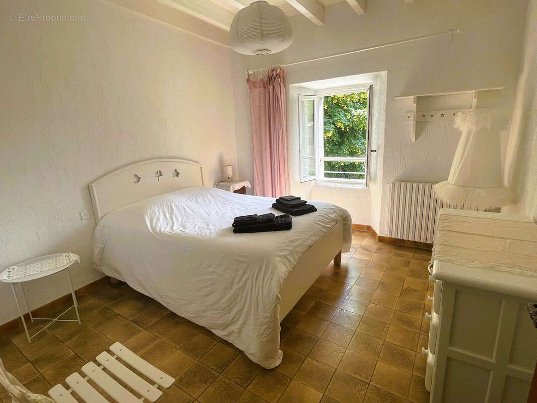Propriete de caractere avec piscine et 2.5 hectares de terrain : - photo 12