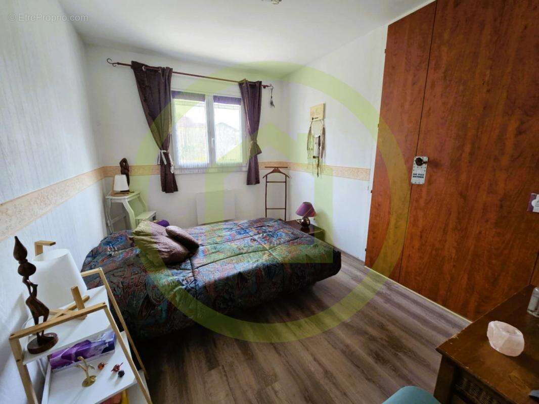 Maison à SAINT-BONNET-SUR-GIRONDE