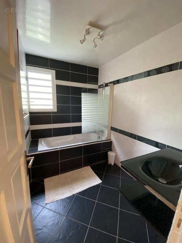 Maison à PETIT-BOURG