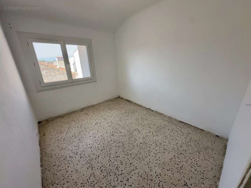 Appartement F3, 4 ieme et dernier étage, a rénover - photo 2