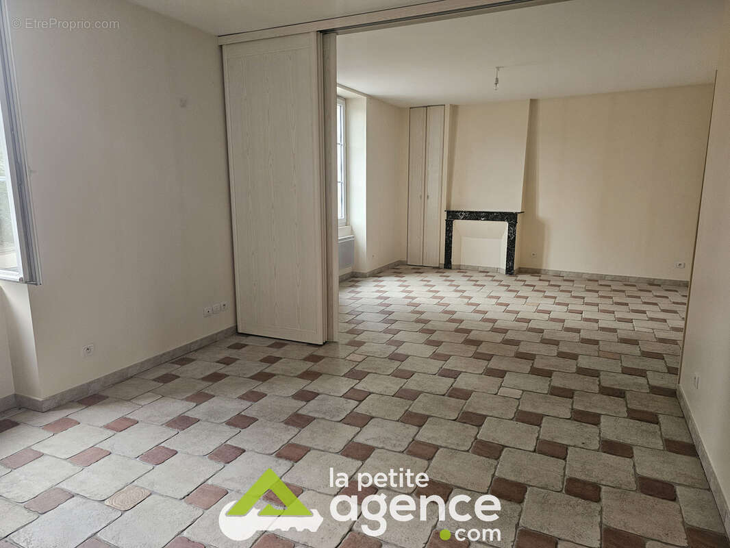 Maison à DUN-SUR-AURON