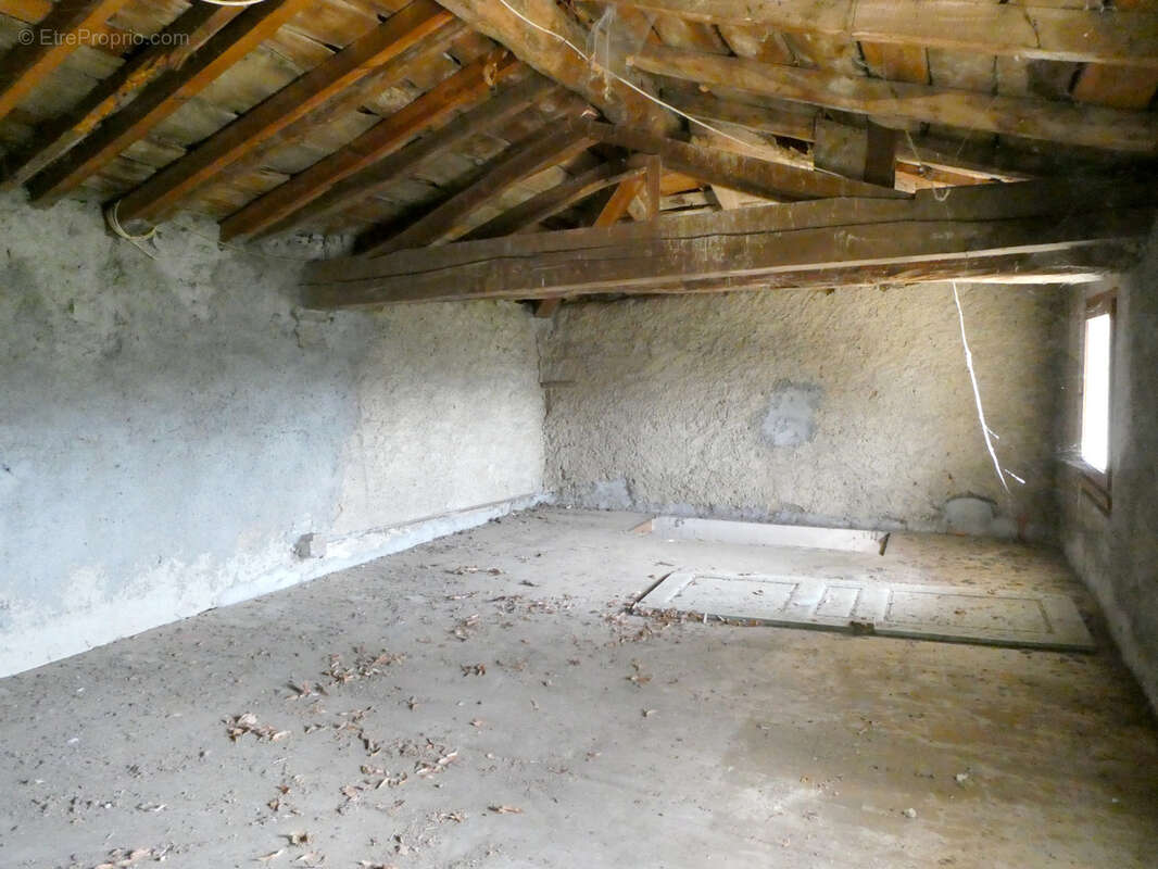 Maison à SAINT-LAURENT-DE-CHAMOUSSET