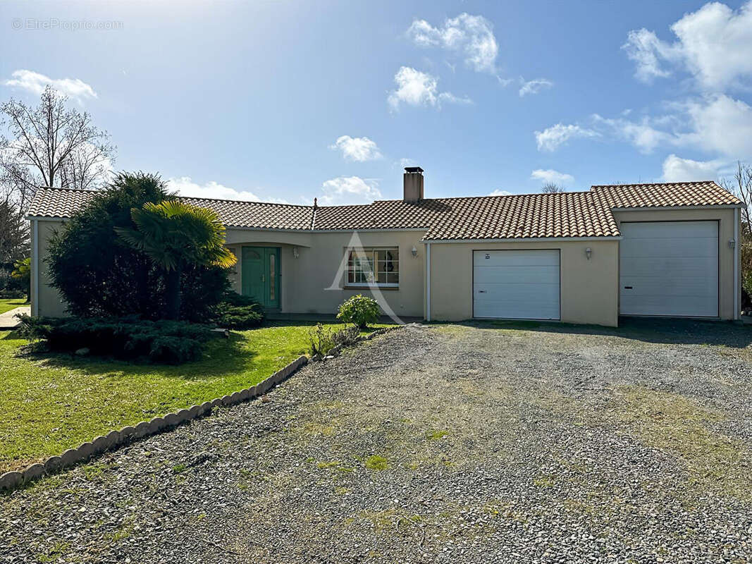 Maison à LE PERRIER