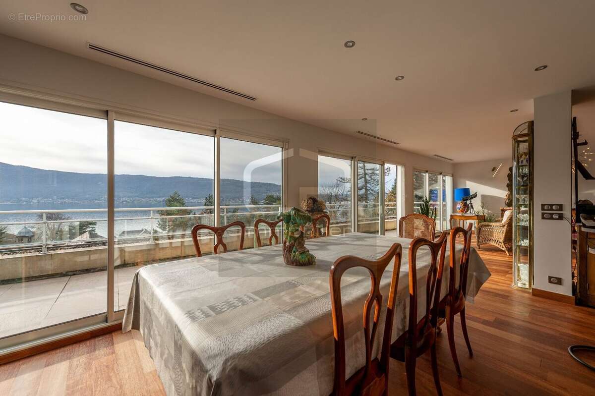 Appartement à VEYRIER-DU-LAC