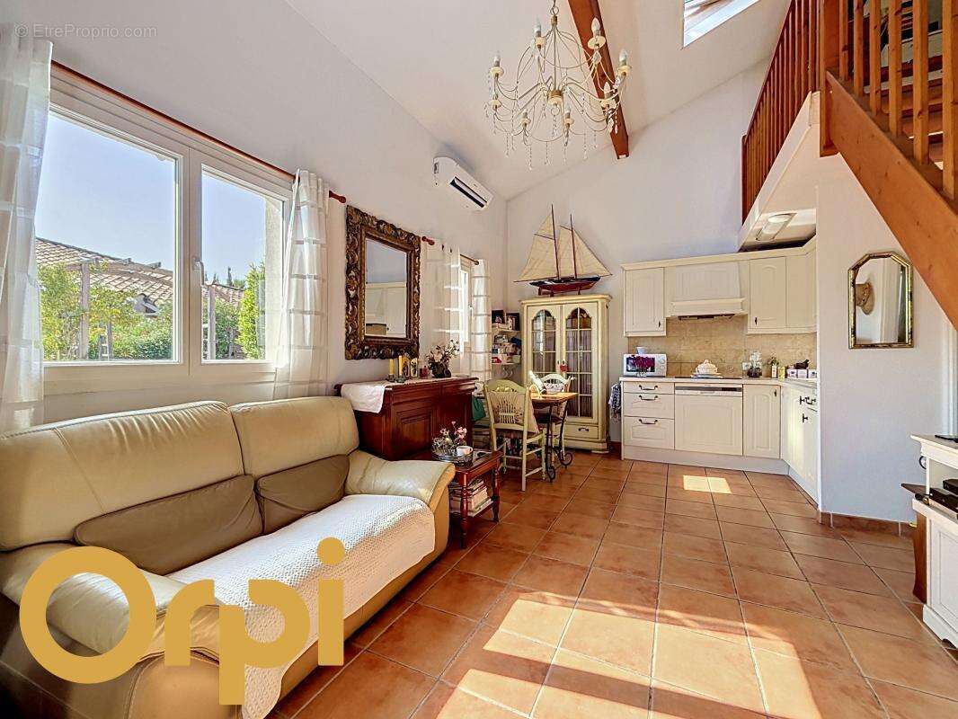 Maison à ROQUEBRUNE-SUR-ARGENS