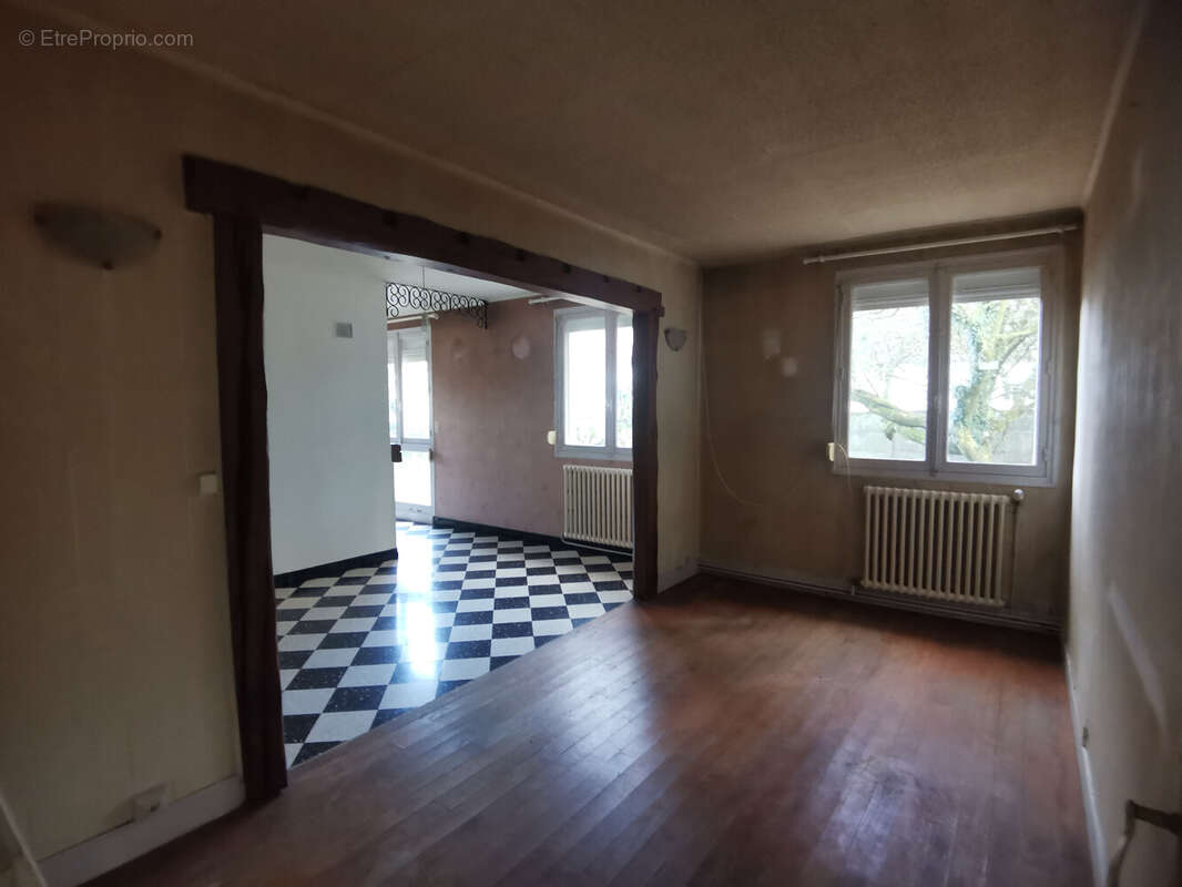 Maison à DOMLEGER-LONGVILLERS