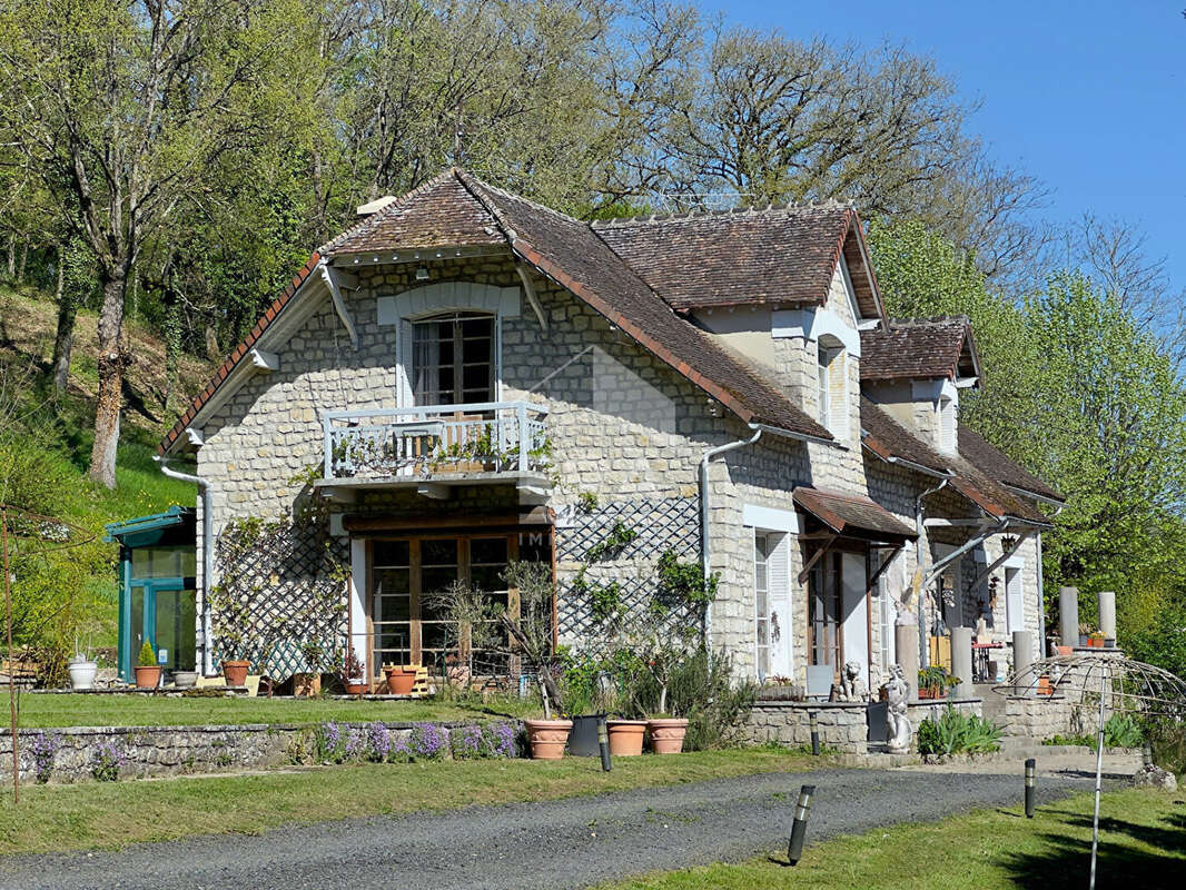 Maison à LA MADELEINE-SUR-LOING
