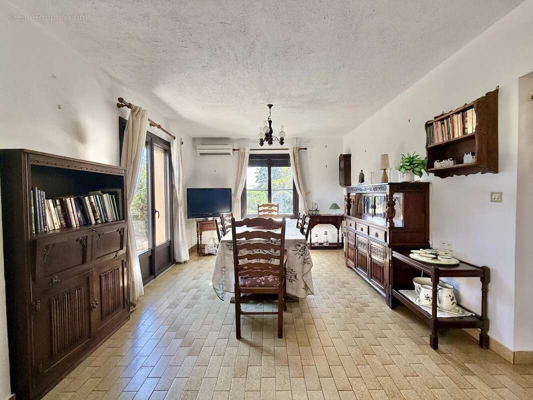 Maison de plain-pied rénovée avec 4 chambres, piscine et garage - photo 7