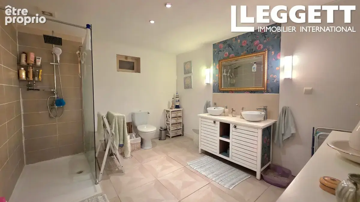 Charmante maison en pierre avec 3 chambres, 2 salles de bains, grange attenante et jardin, à 2 km de Lesterps - photo 6