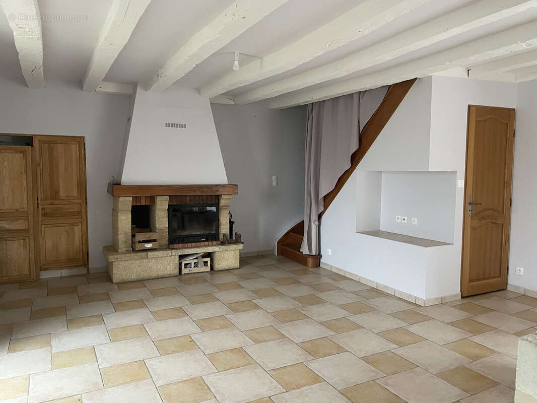 Maison à SAINT-GENEST-D'AMBIERE