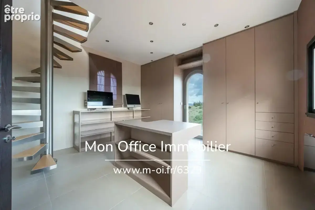 Référence : 6329-NGU. - propriété 10 pièces - 32ha - 980m2 - Vue spectaculaire sur la région et la mer - photo 14