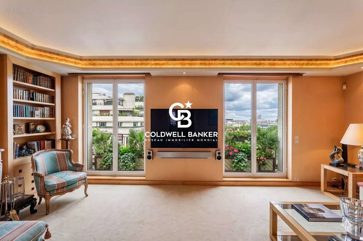 Appartement à PARIS-16E
