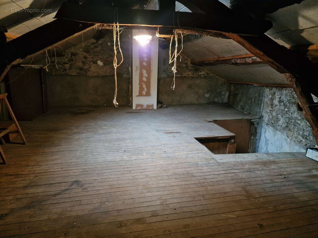 Maison à MURAT-SUR-VEBRE