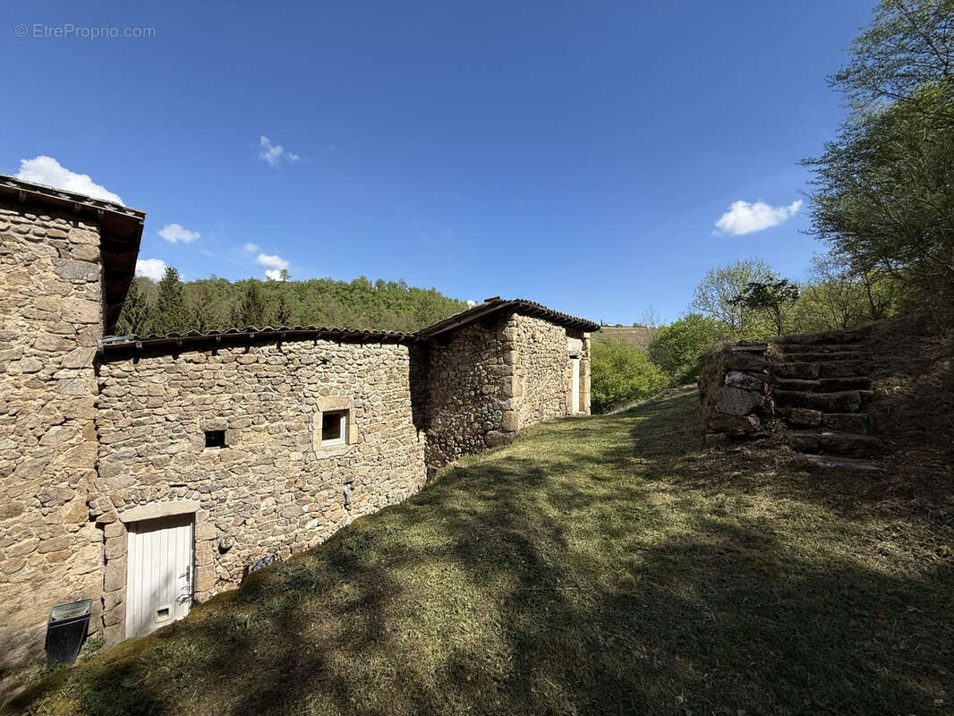 Maison à MACLAS