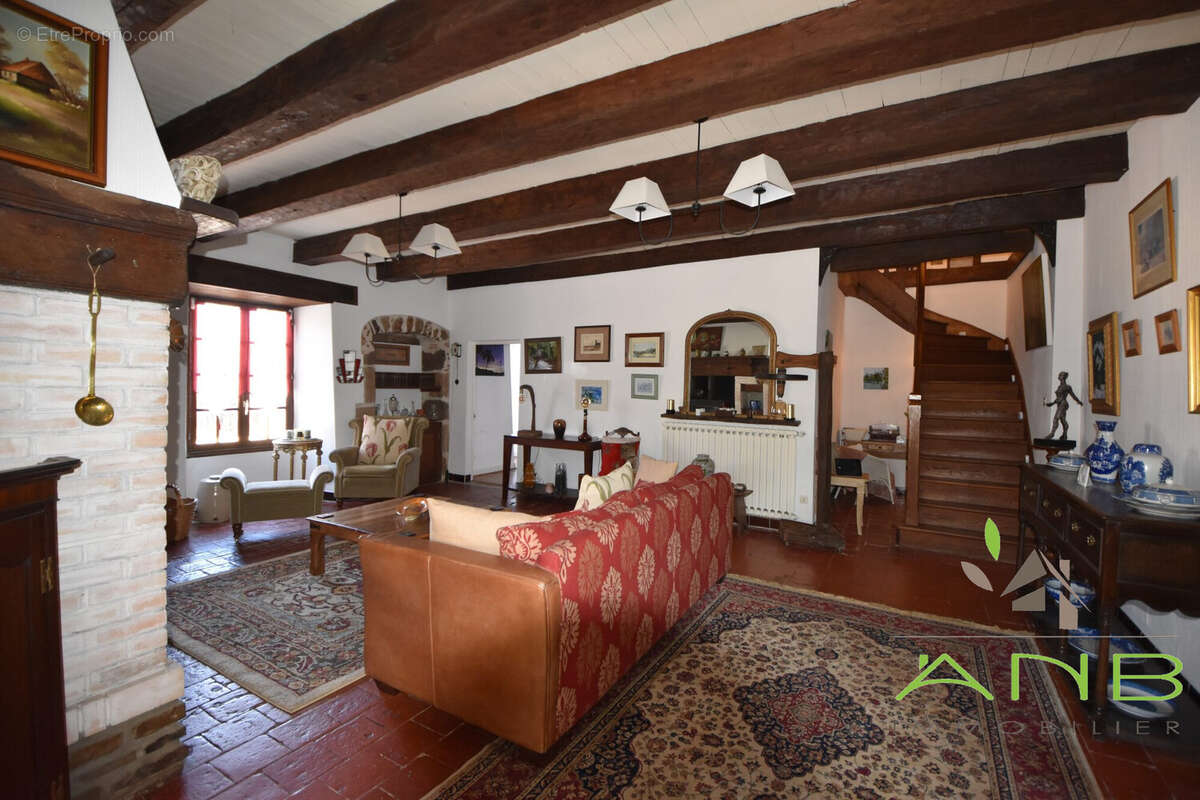 Maison 149 m² à Chabanais  - photo 5