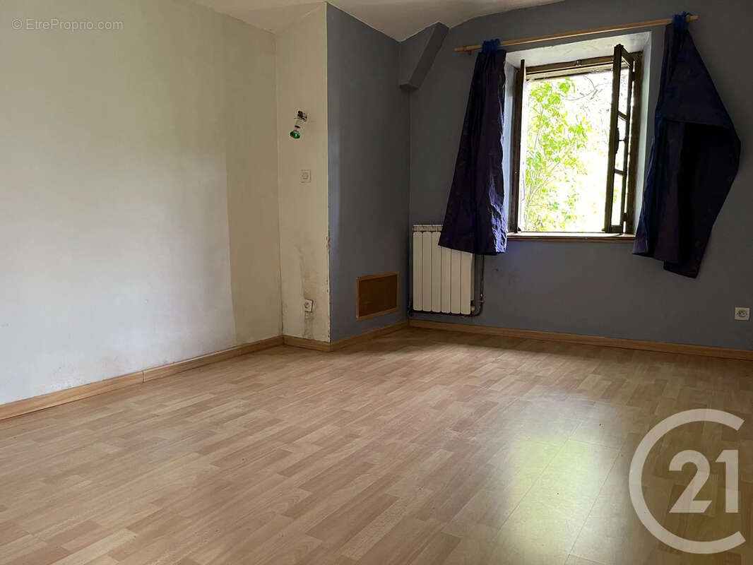 Maison à SATILLIEU