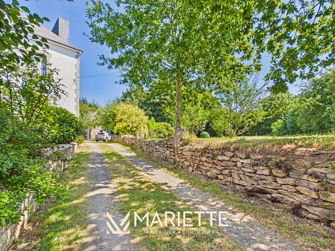 "LA MÉTAIRIE" Entre terre et mer - Maison de maître de 197 m² avec bâtiments - photo 2
