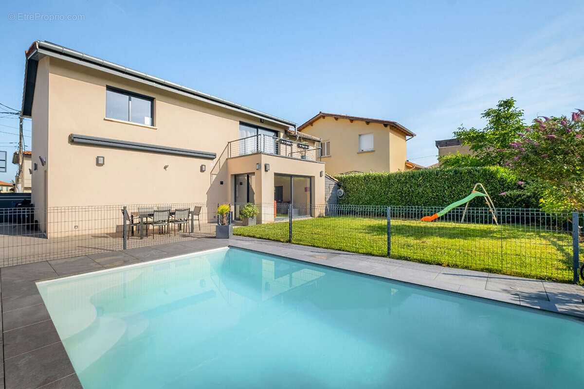 Maison rénovée - 4 ch + Bureau - Piscine - photo 2