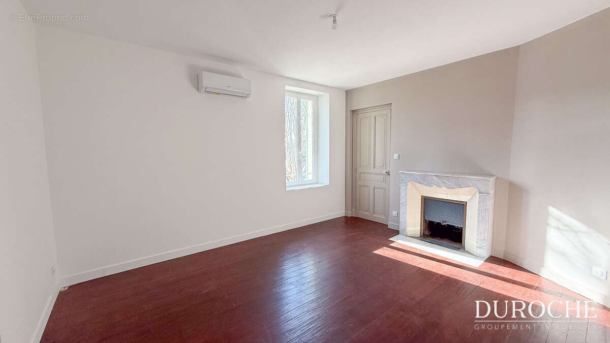 Maison à CAMARET-SUR-AIGUES