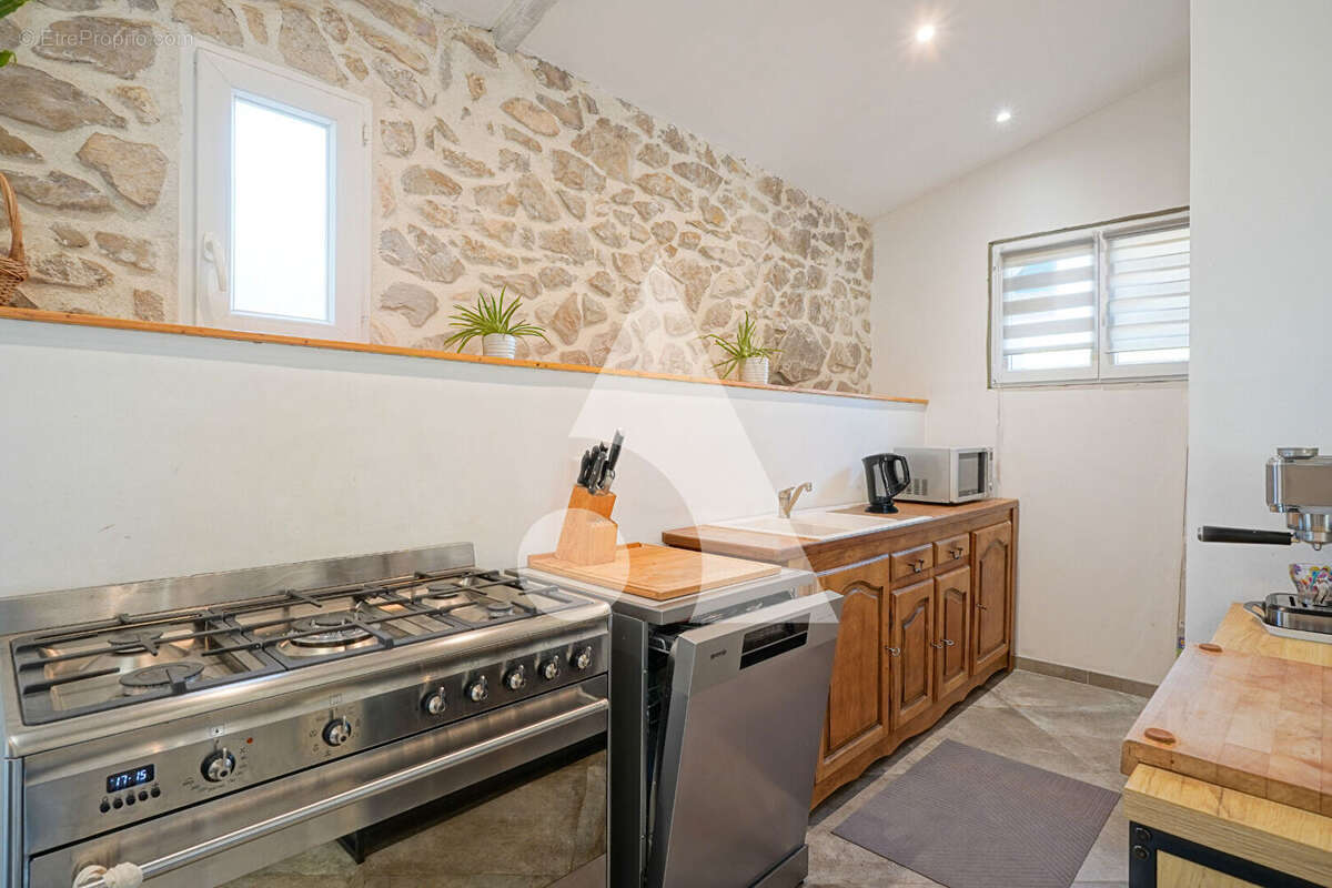 Mimet, maison T4 rénovée avec terrasses. - photo 5