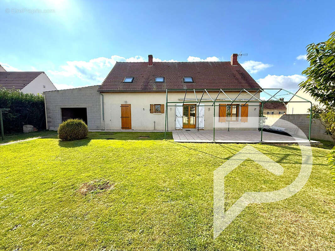 Maison à ESTREES-SAINT-DENIS