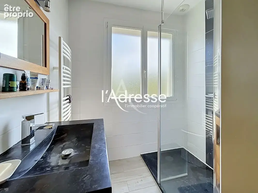 SAINT-AVERTIN - Maison entièrement rénovée de 111m² avec 4 chambres et sous-sol aménagé - photo 5