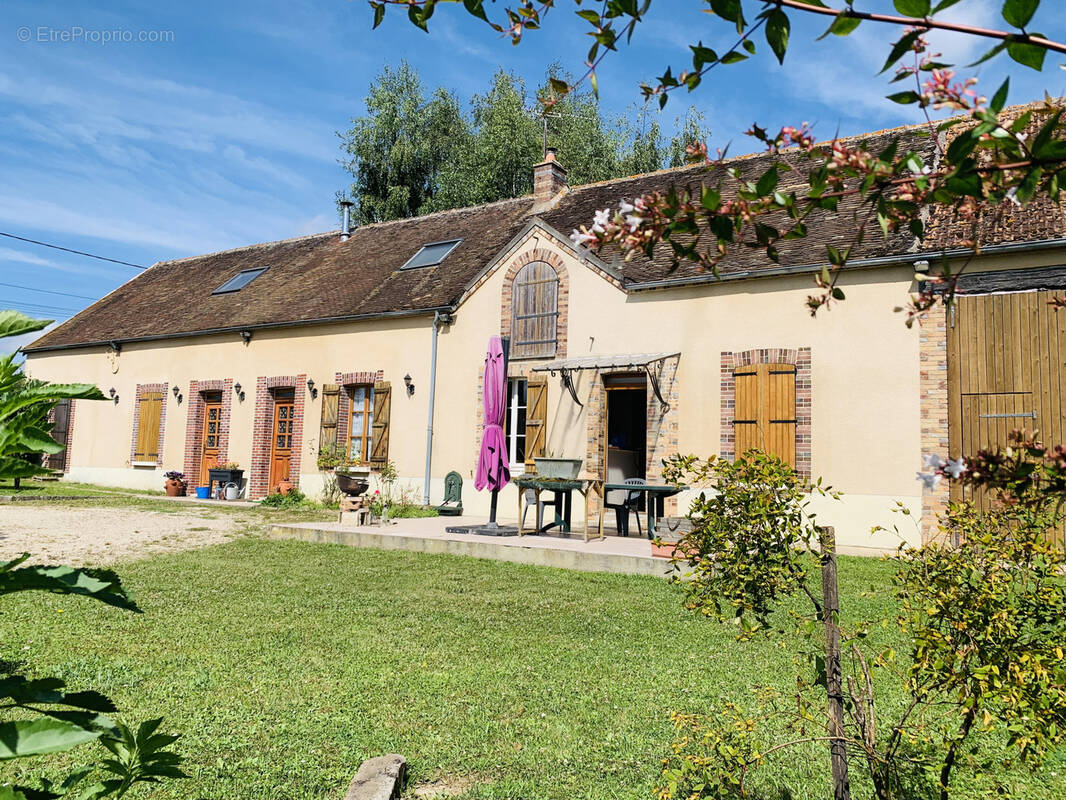 Maison à EGRISELLES-LE-BOCAGE