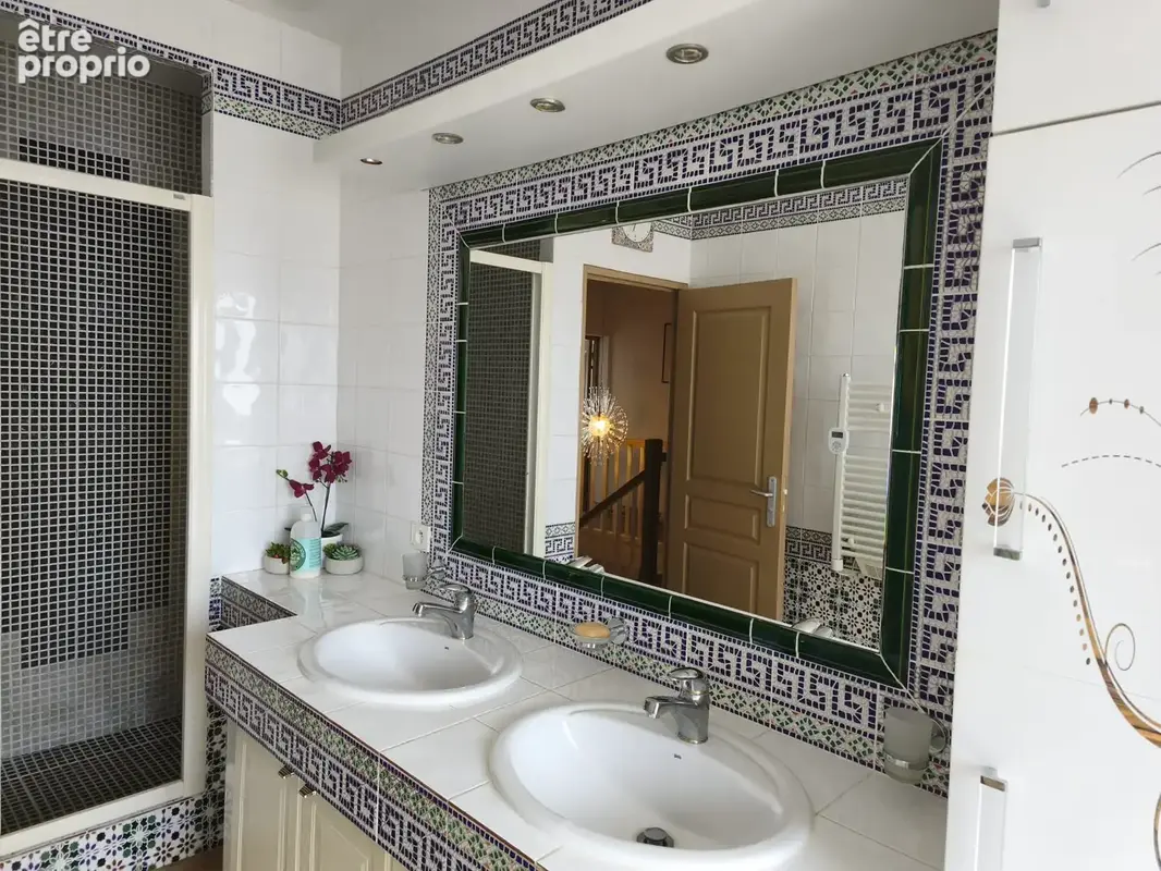 Rare beaux volumes Villa 5 chambres avec piscine et belles prestations - photo 6