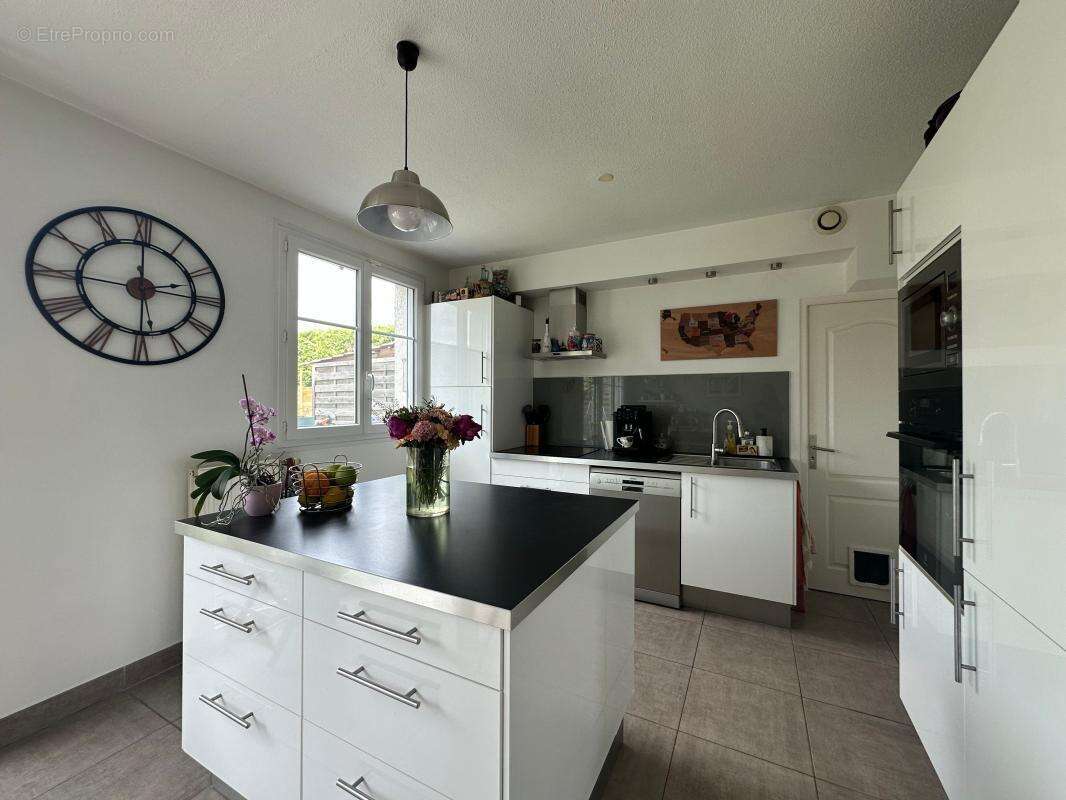 À Vendre - Rumilly (74150) - Maison avec garage et jardin - photo 4