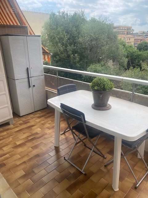 Appartement à SAINT-LAURENT-DU-VAR