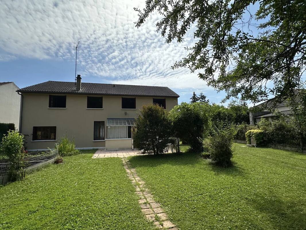 Maison à CHAMPHOL